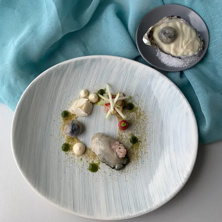 creation thumb for Johann Leclerre's oyster in two servings