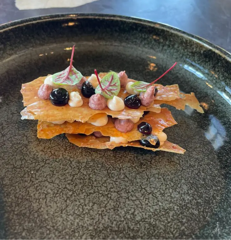 creation thumb for Pelle di pollo, fegato, epoisse, aceto balsamico
