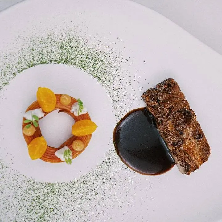 creation thumb for Agneau fumé, sarments de vigne, pommes de terre brouillées et raisins marinés