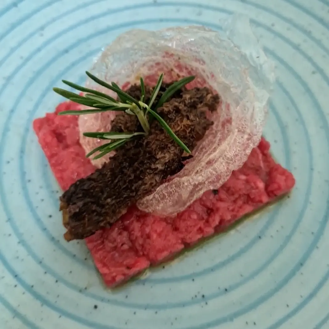 creation thumb for Beef tartare with morel cream & cristal chips