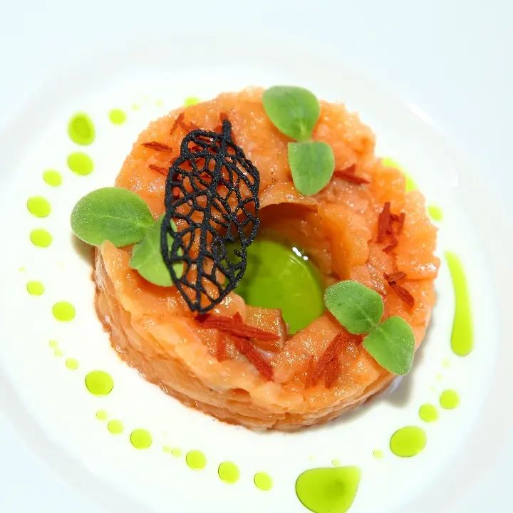 creation thumb for Salmone con kefir, acqua di cetriolo nel centro, olio di fic