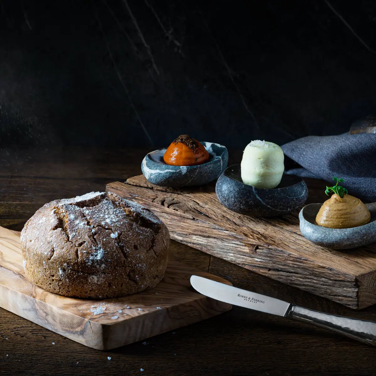 creation thumb for Pain au levain avec beurre et trempettes
