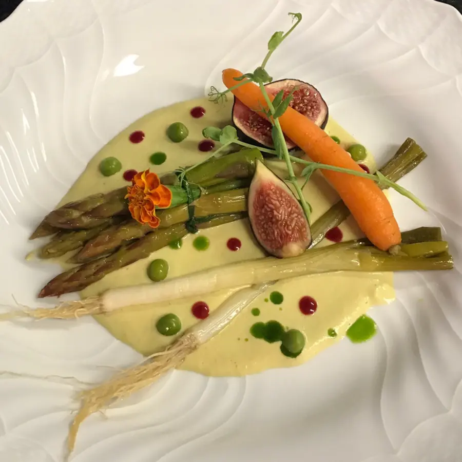 creation thumb for Olive oil asparagus carrot and fig hollandaise sauce