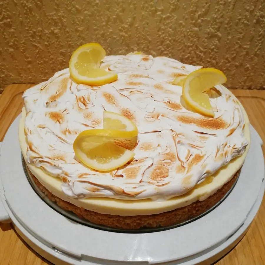 creation thumb for Zitronenkäsekuchen mit karamellisierter Baiserhaube