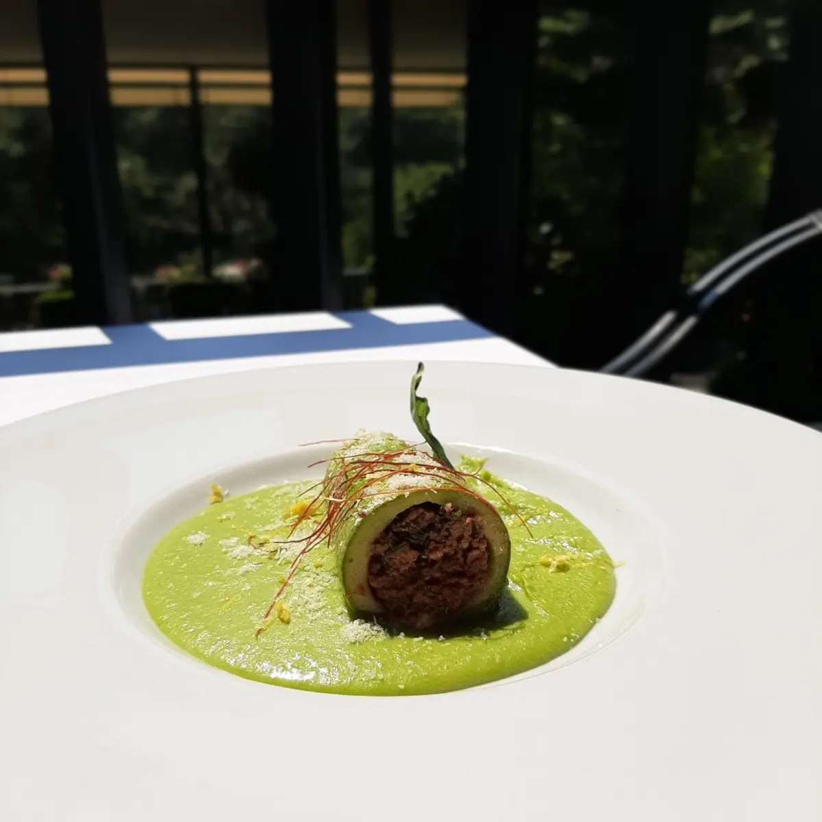 creation thumb for Stuffed zucchini with pea puree