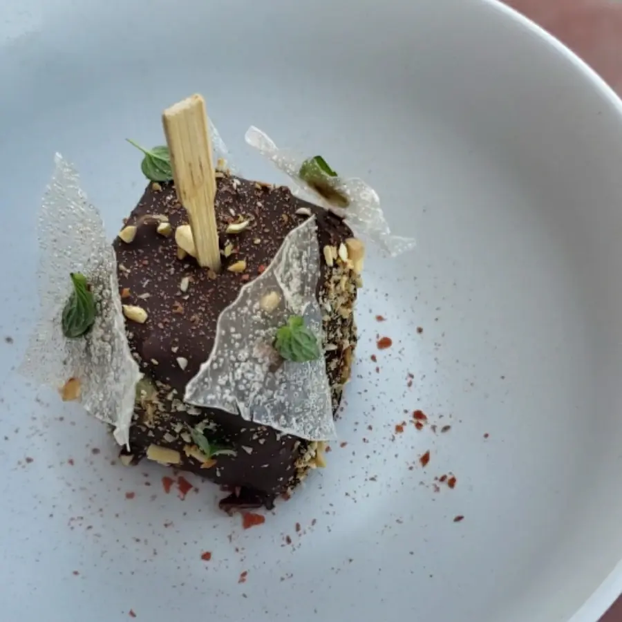 creation thumb for Ice chocolate cube with sea foam (crispy)