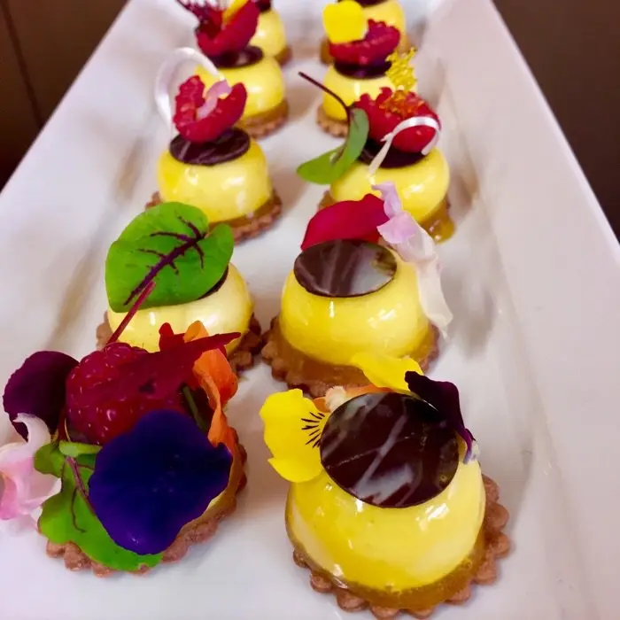 creation thumb for Passionsfrucht Petit Four