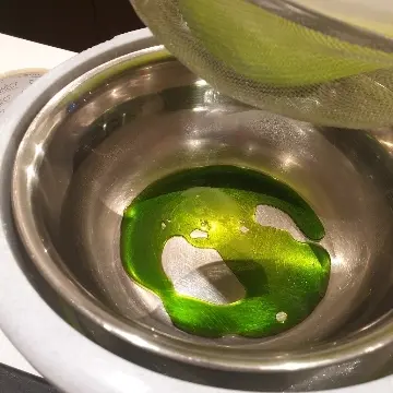 creation thumb for Green chlorophyll oil