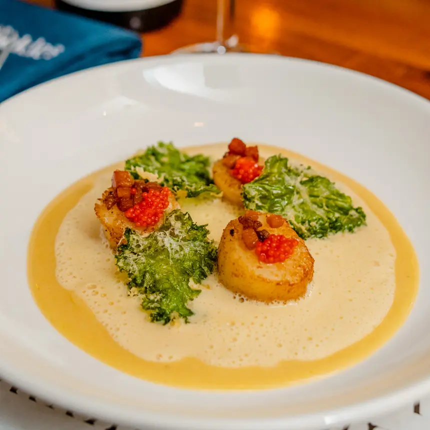 creation thumb for Scallop/ browned butter foam/ crispy kale/ guanciale