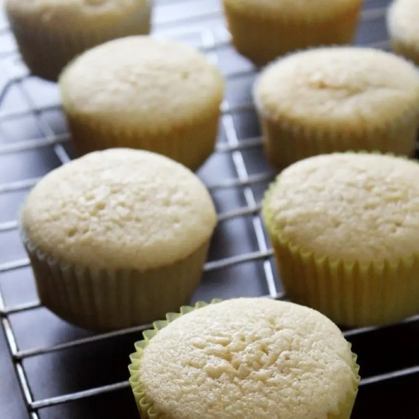 creation thumb for Simple Vanilla Cupcakes
