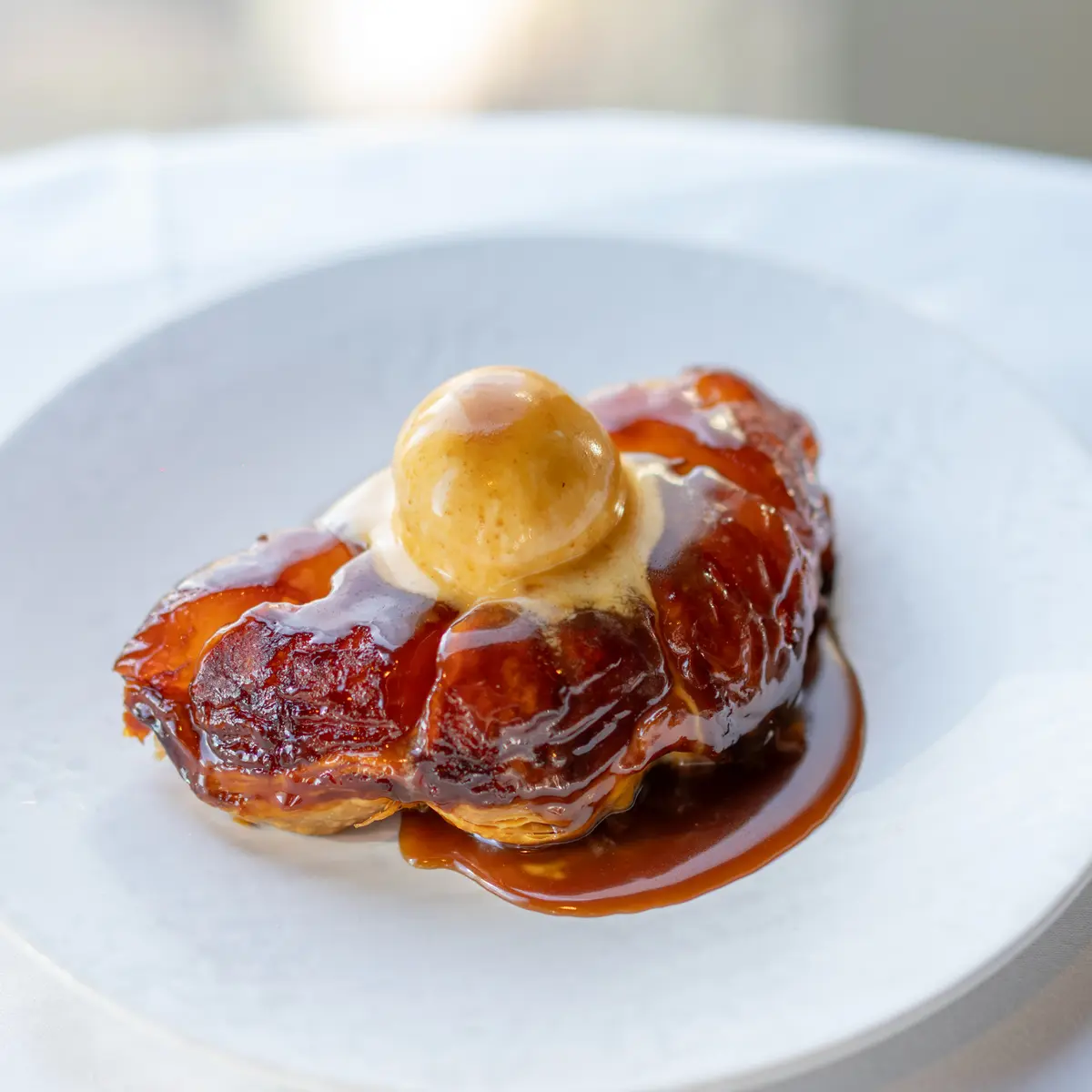 creation thumb for Apfel-Tarte-Tatin, Vanilleeis, Karamellsauce