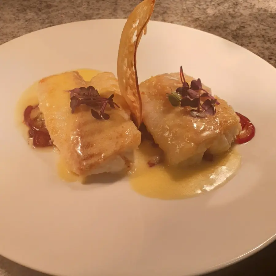 creation thumb for Baccala con cremoso al limone su letto di cipolle di Tropea; Petto di Anatra marinato al sale speziato, con cipolla caramrllata e riduzione di vino rosso