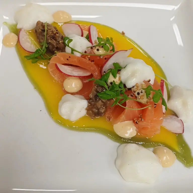 creation thumb for Salmon marinado, coco, azafrán, miso, champiñón shitake