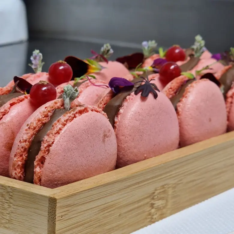 creation thumb for Hibiscus and rum chocolate macarons