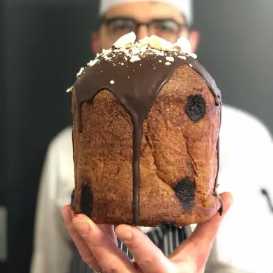 creation thumb for Dark chocolate and meringue Panettone
