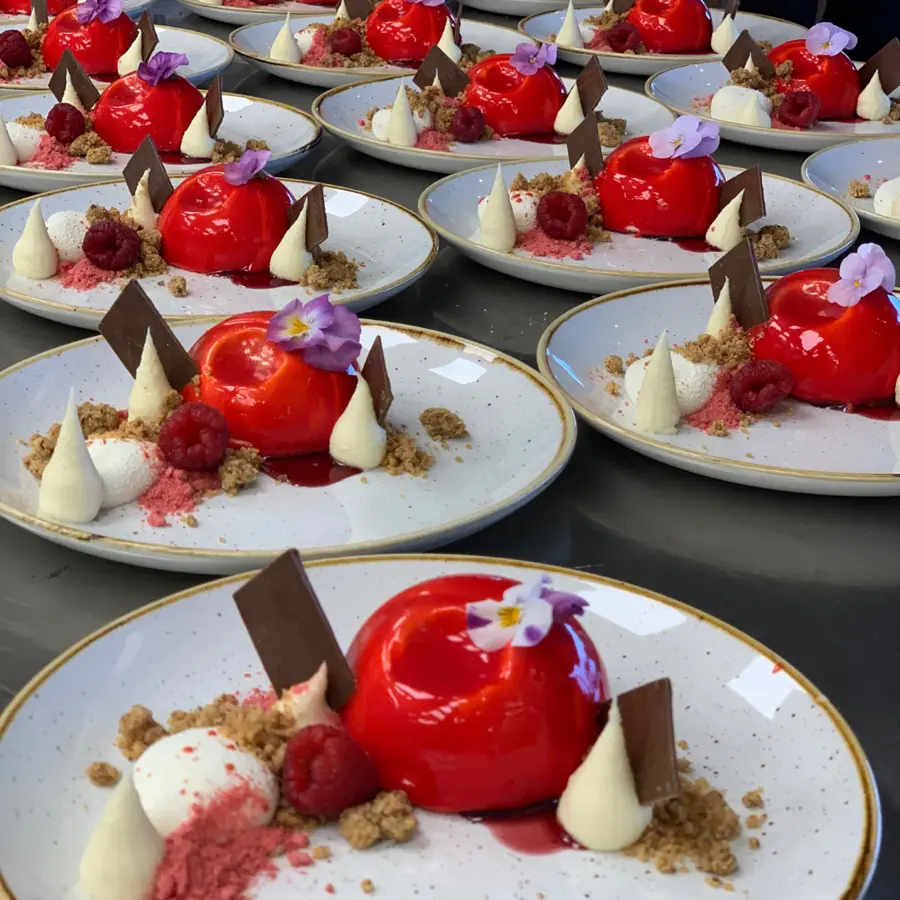 creation thumb for Mascarpone light mousse/strawberry layer🍓/raspberry glaze