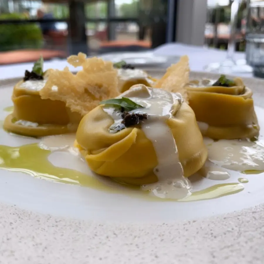 creation thumb for Raviolo di Burrata e basilico/ schiuma di pecorino/ olio alle erbe