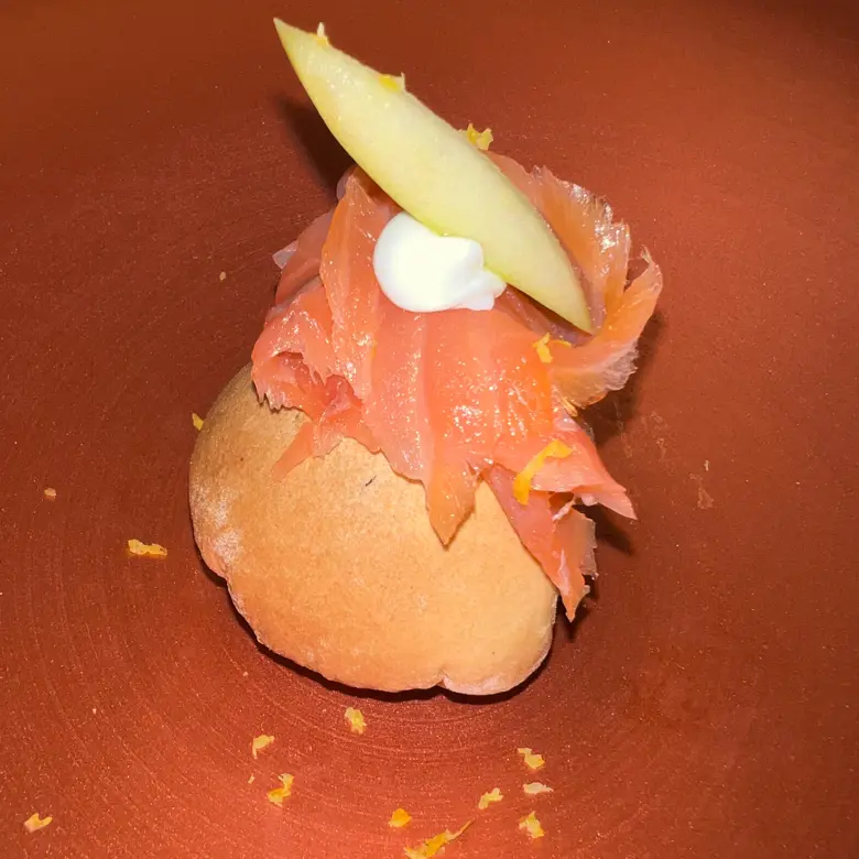creation thumb for Cracker, mousse di caprino, salmone e mela
