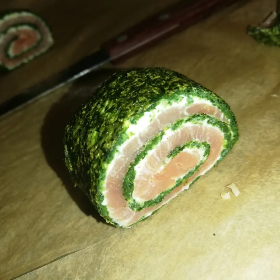 creation thumb for Spinach leaves with cream cheese and salmon