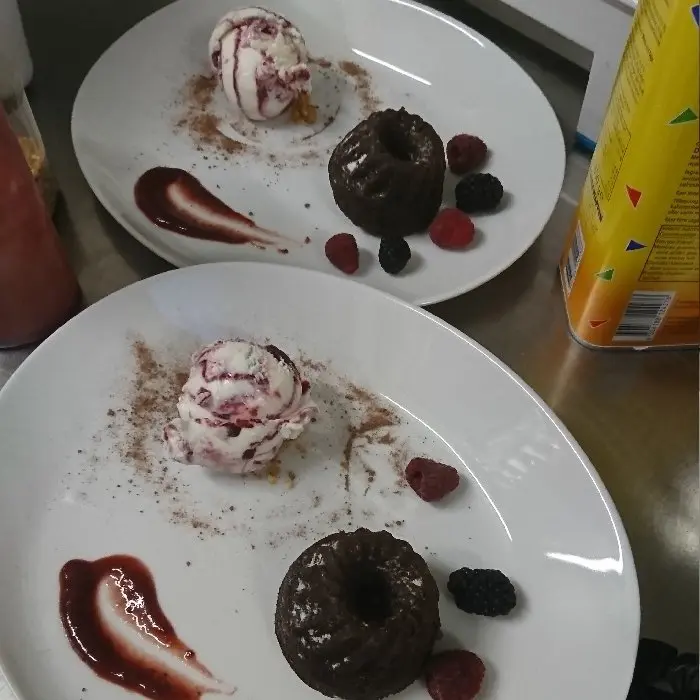 creation thumb for Gugelhupf☺️ mit waldfrucht panna Cotte fruchtsoße und früchten