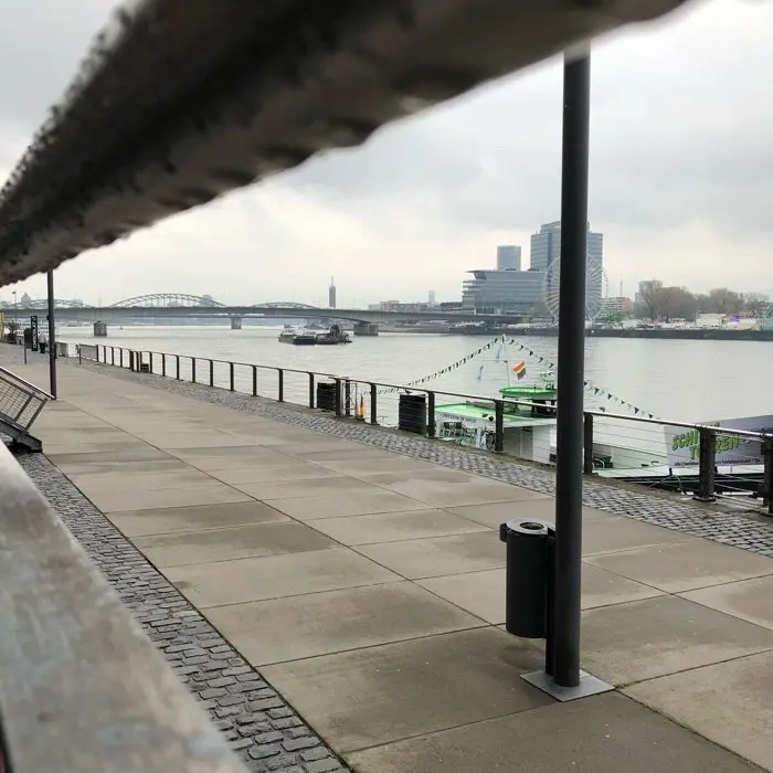 creation thumb for Aktueller Arbeitsplatz in Köln direkt am Rhein