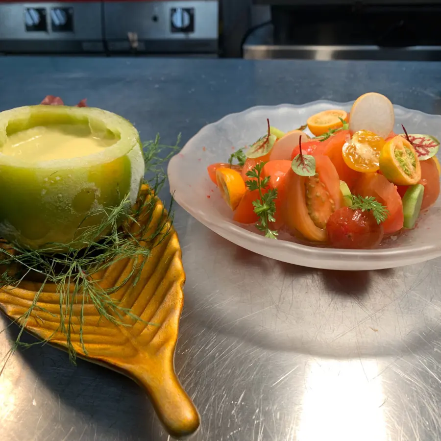 creation thumb for Ensalada de tomates con gazpacho de tomate verde