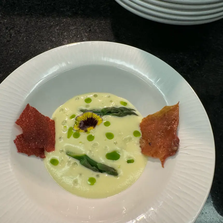 creation thumb for Crispy asparagus cream with strawberries and chicken