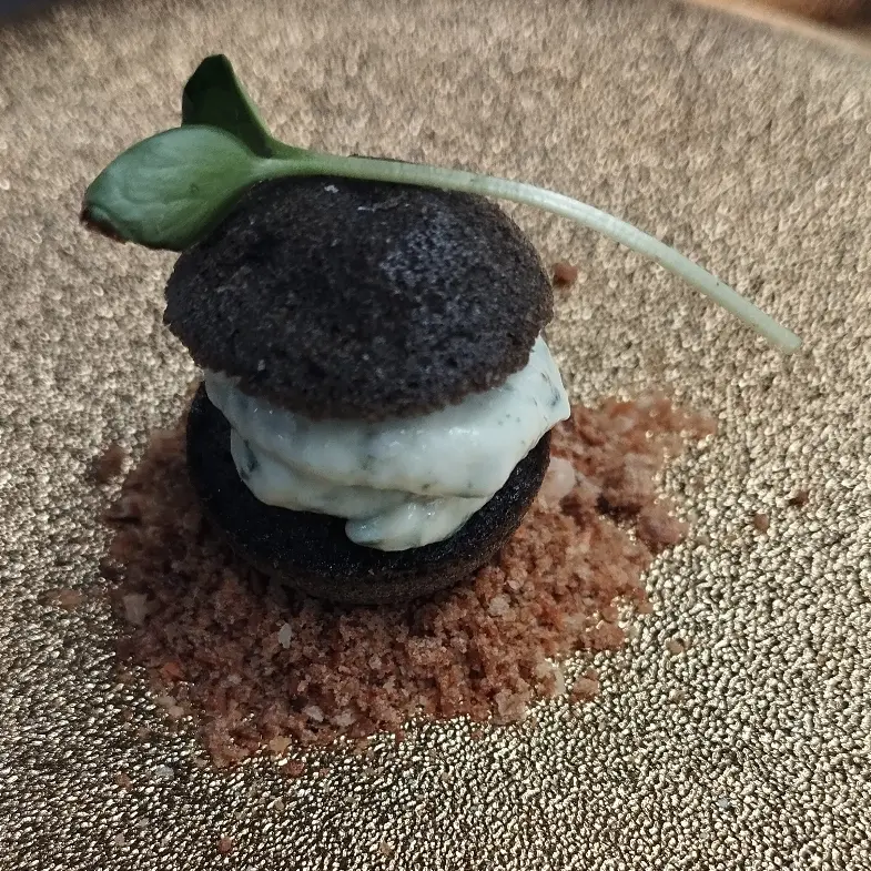 creation thumb for Amous bouche..... Maccaron salato al nero di seppia e semi d