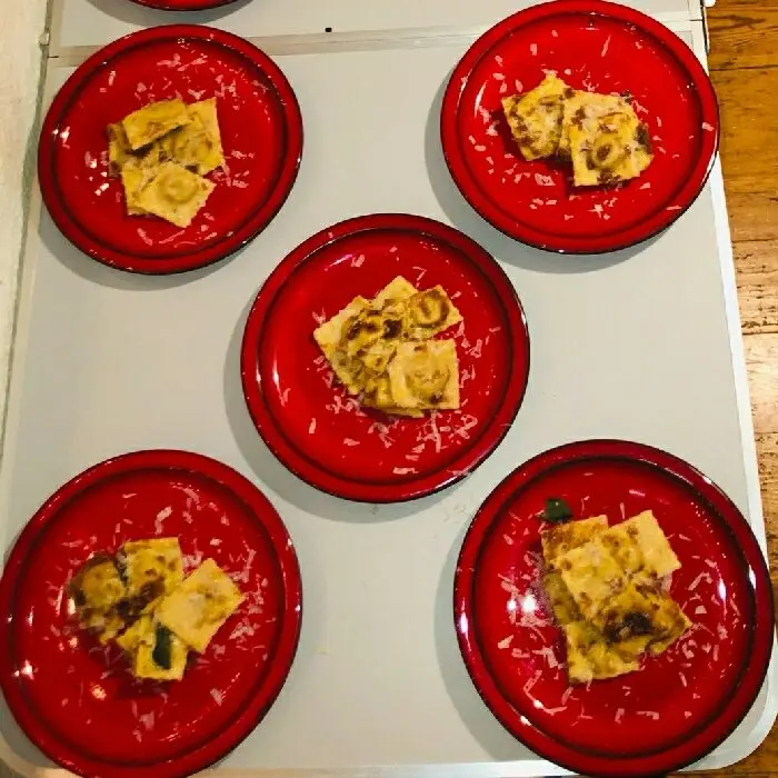 creation thumb for Maronenravioli/ Spekulatiuscrumble/ Salbei/ Pecorino