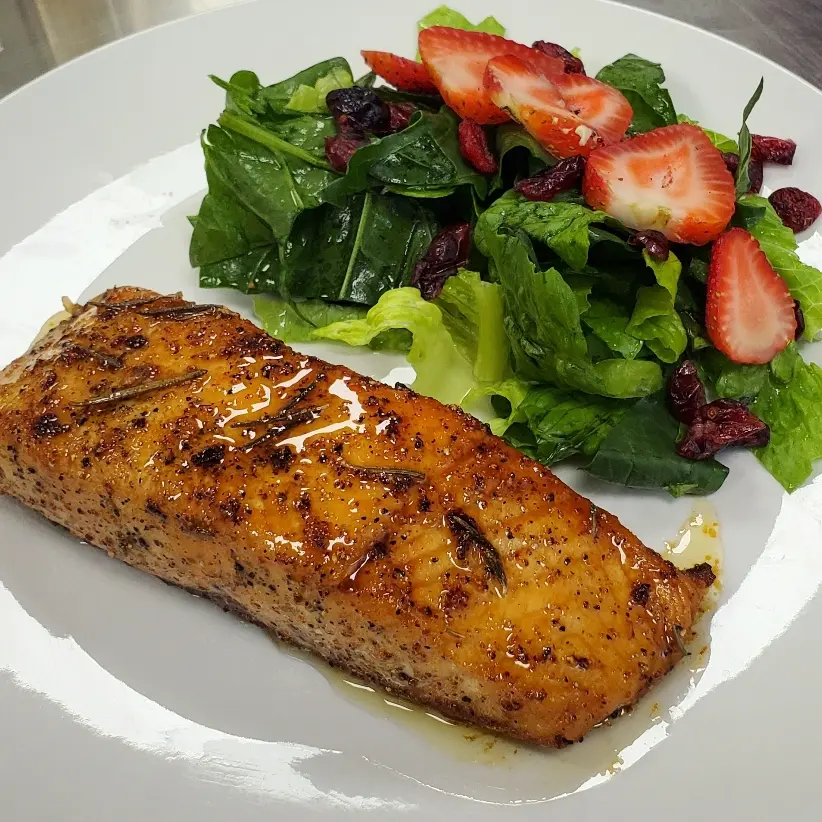 creation thumb for Lachs in Agavenhonig und roter Obstsalat