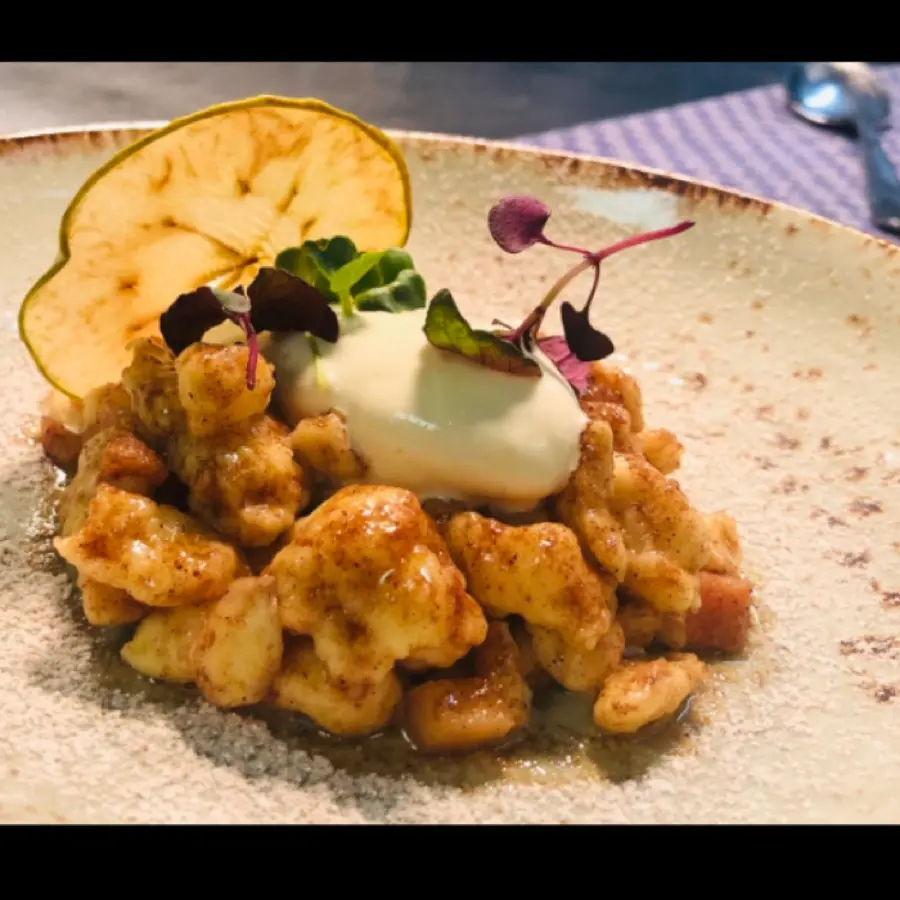 creation thumb for Kindheitserinnerung neu Interpretiert 😎 „Innviertler Apfelspätzle“ / Karamelleis / Chip    Recreated one of my favorite Dish when I was a Child 👶🏻😎 „Innviertler Apfelspätzle“ / Caramel Ice Cream 🍦/ Apple Chip 🍎 