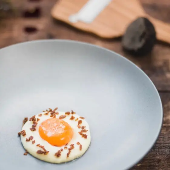 creation thumb for Pochiertes Eigelb / Sellerie / Schwarzbrot / Trüffel 🇦🇹    Poached egg yolk / celery / brown bread / truffle      Locking back to good old Christmas Days in St.Anton am Arlberg 🤙🏻😎🧑‍🍳