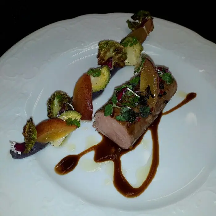 creation thumb for pinkes schweinefilet, komoressierte Apricosen, Sprossenkohl und Lila Süßkartoffelpürree