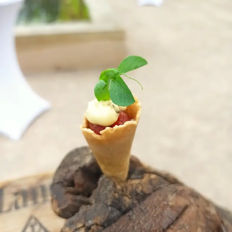 creation thumb for Cornetto / Tatar Beef / Miso-Mayo