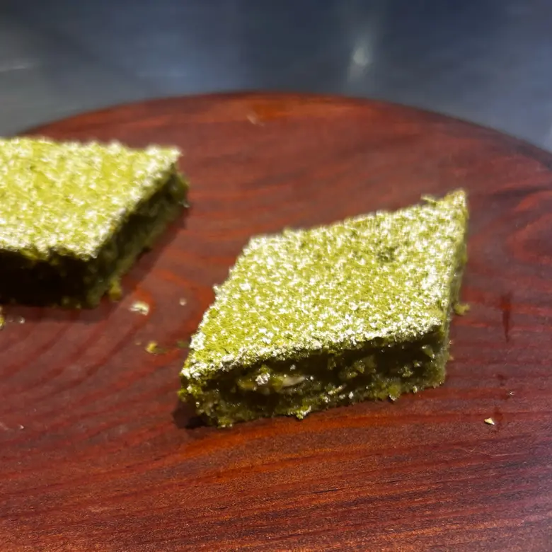 creation thumb for Weiße Schokolade und Matcha Brownie