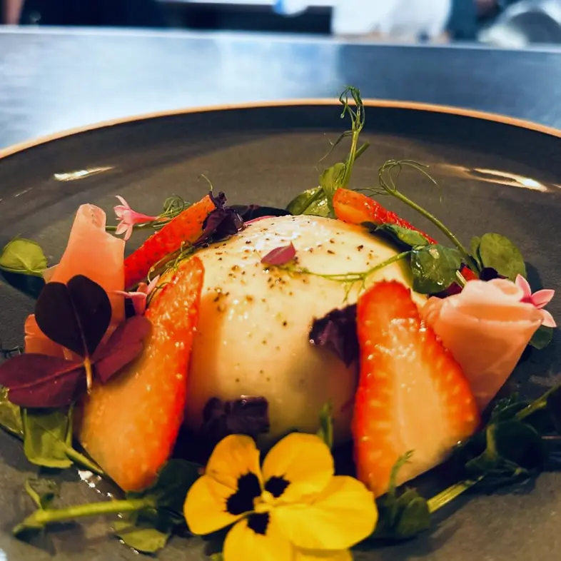 creation thumb for Burrata Caprese Obstsalat, Miso-Aioli, Clementinenöl