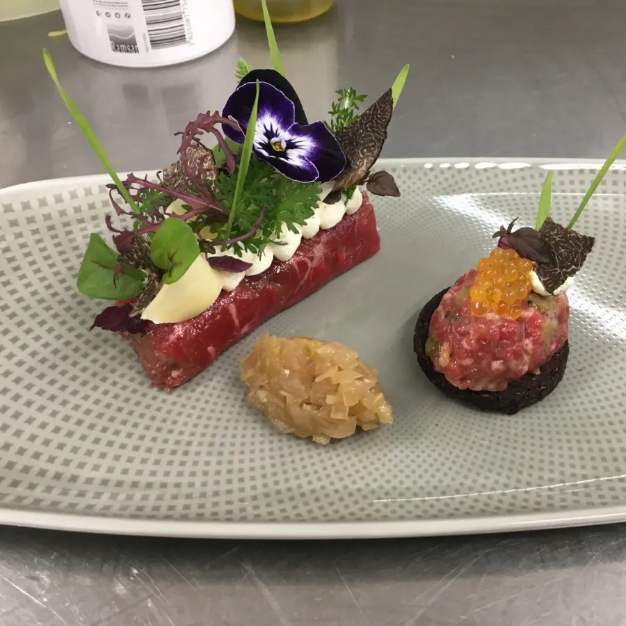 creation thumb for Carpaccio / Tatar / Trüffel / Creme Fraiche / Kaviar / Wildkräuter