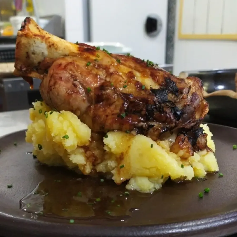 creation thumb for Codillo de cerdo, parmentier y jugo de su asado.🇪🇦🐷🥔