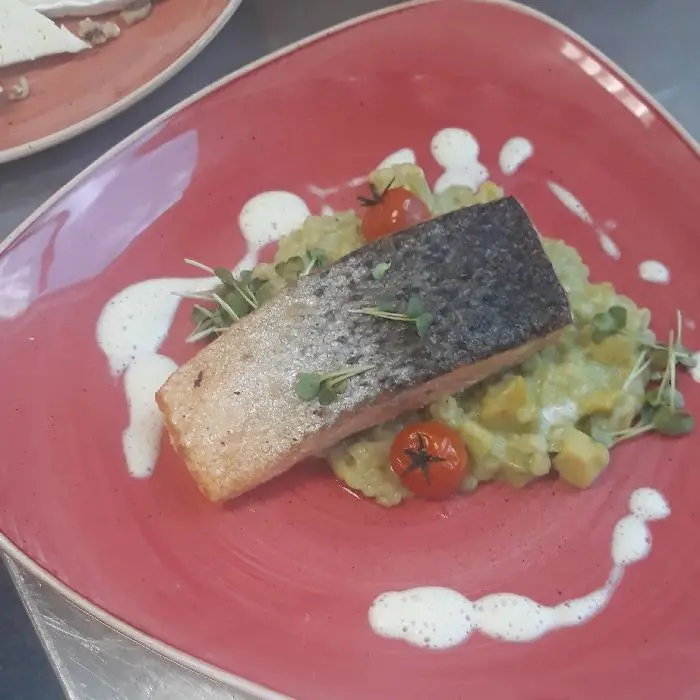 creation thumb for Gebratene Lachs mit Avocado Graupen Risotto  und weiß wein schaum