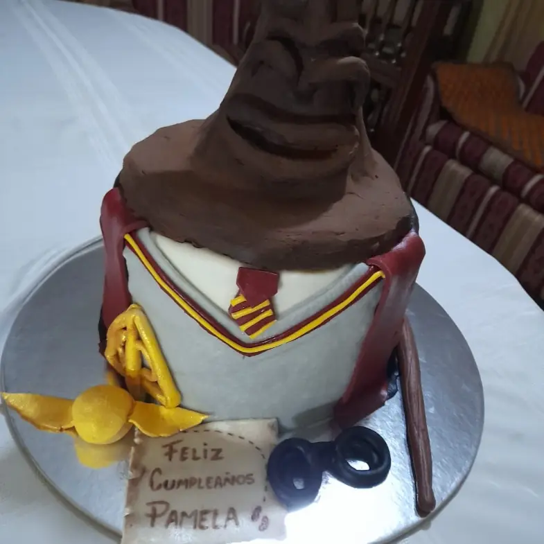 creation thumb for Harry Potter-themed cake