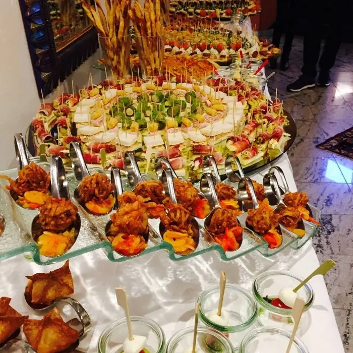 creation thumb for Aperitif mit feinen Canapés