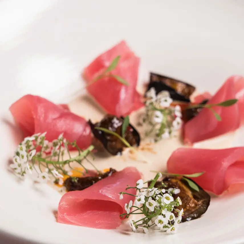 creation thumb for Sashimi de thon, sauce earl grey, aubergine.