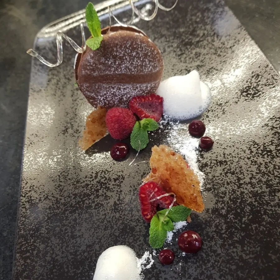 creation thumb for Valrhona Chocolate Macáron, milk espuma and raspberries