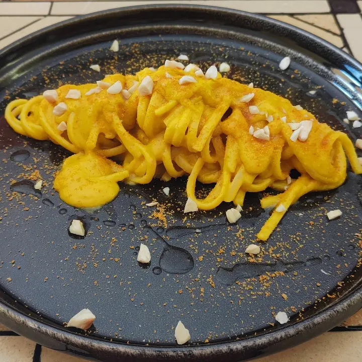 creation thumb for Linguine with pumpkin cream and bottarga