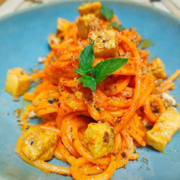creation thumb for Spaghetti with carrot juice, swordfish, crumble, and coffee