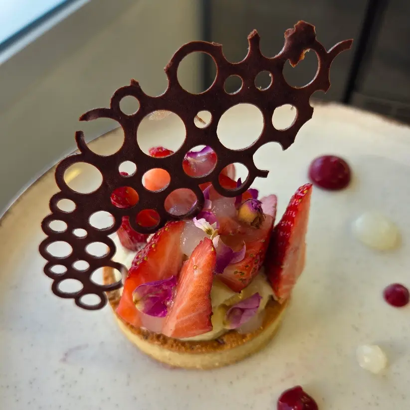 creation thumb for Strawberry and lychee gel tartlet
