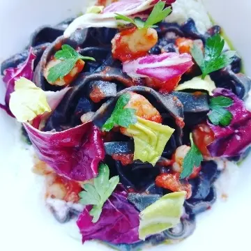 creation thumb for Tagliatelle al Nero di seppia con sugo ai gamberi e spuma di gorgonzola
