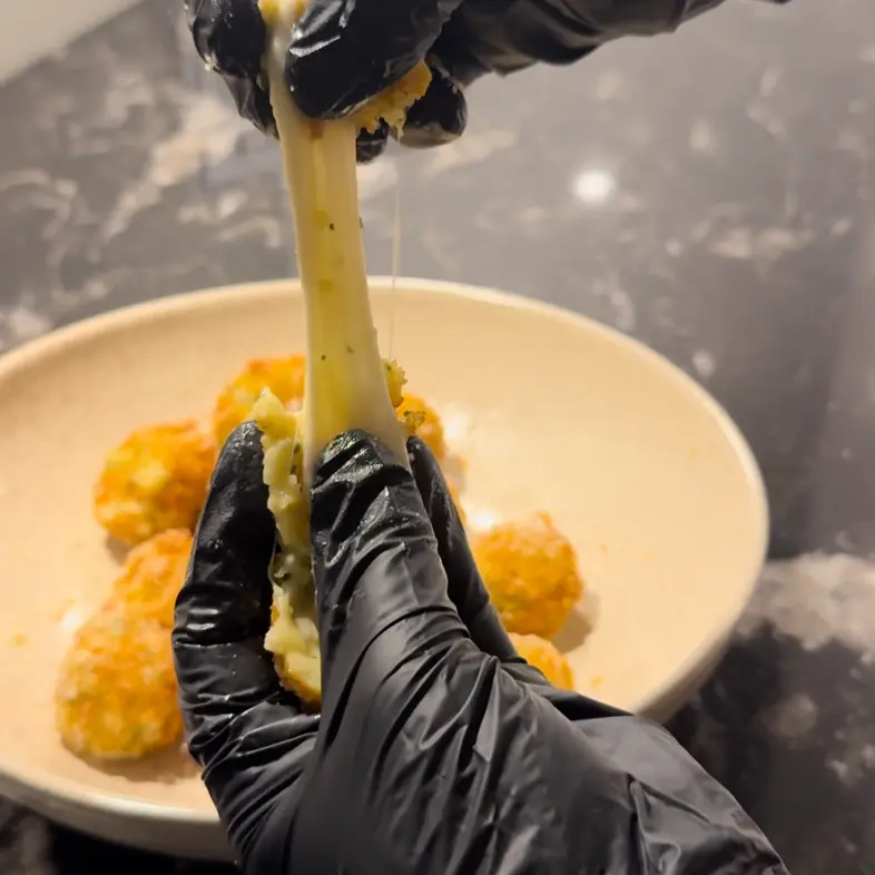 creation thumb for Crispy Potato Cheese Balls 🥔🧀