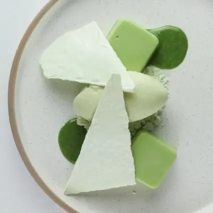creation thumb for Matcha-Käsekuchen, Limetten-Baiser, Minz-Sirup, Pistazien-Gelato
