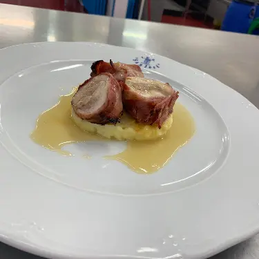 creation thumb for Chicken thigh breaded with mashed potatoes and velouté sauce